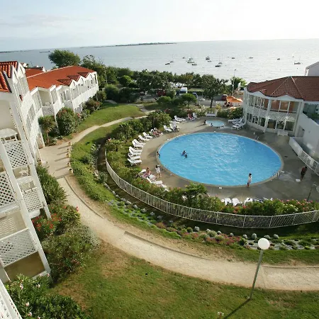 公寓 With A View On The Pool Or Near Boyard