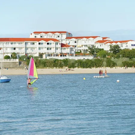 With A View On The Pool Or Near Boyard 公寓